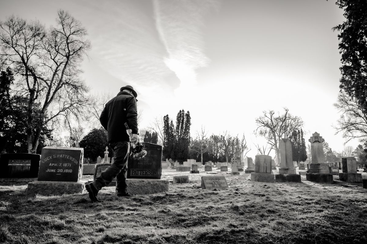 Можно ли хранить фотографии могил в телефоне