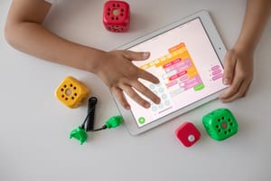 9 офлайн-игр для мобильных, которые помогут ребёнку научиться программированию