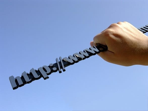 Как автоматически подобрать доменное имя. Раздача лицензий на Domenina